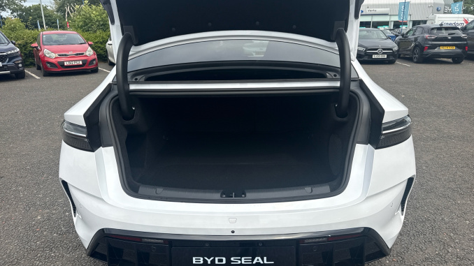 BYD Seal 230kW Design 83kWh 4dr Auto Electric Saloon - Image 4